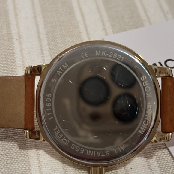 Authentic Michael Kors Women’s Watch, MK-2521 in Gold & Leather Strap Detail - Picture 14 of 16
